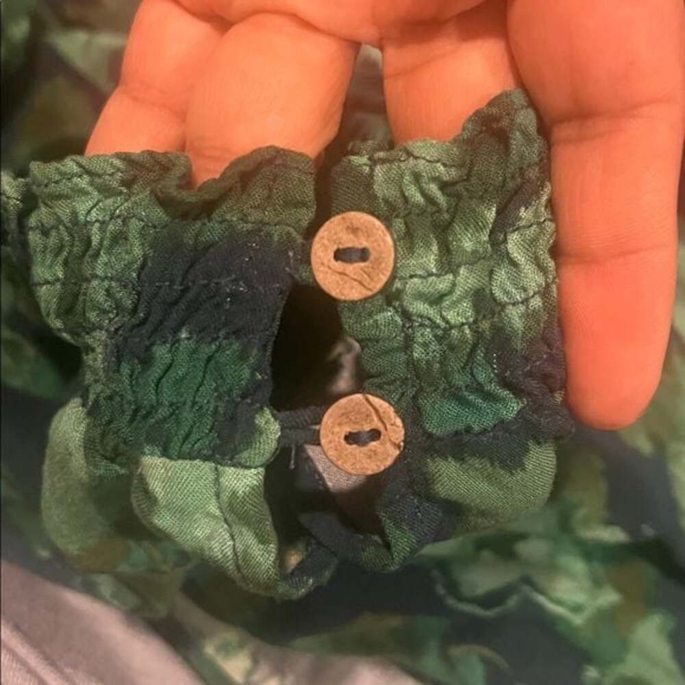 Easel Green and Blue Floral Top size Small - Picture 3 of 5